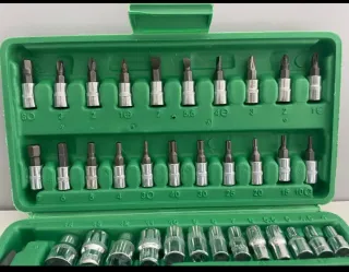 Kit de herramientas con puntas y vasos