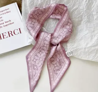 Foulard rosa con stampa