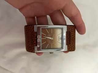 Reloj Marea Cuadrado Marrón y Dorado