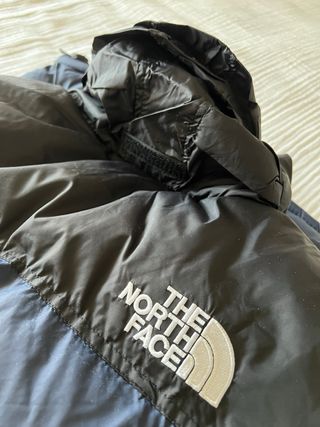 Chaqueta The North Face Azul y Negra