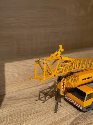 Grúa Liebherr conrad 1:50