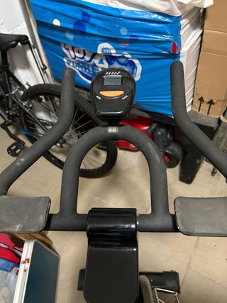 Bicicleta Estática Negra y Roja