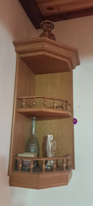 Estantería de esquina de madera IMPRESCINDIBLE REC