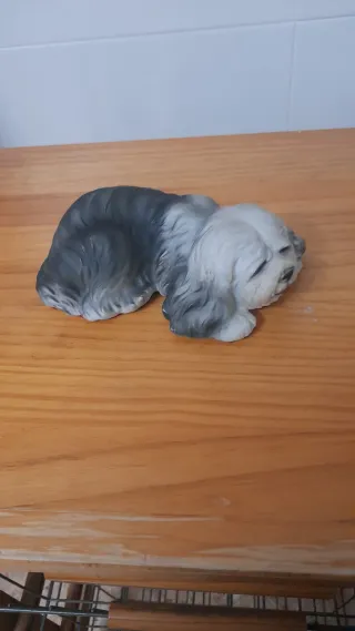 Figura perro decorativa