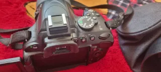 Cámara Nikon Negra con Lente.