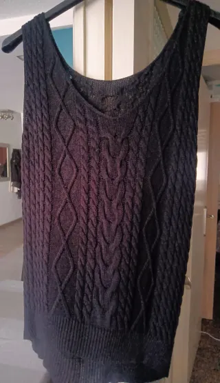 Camiseta de tirantes negra tejida