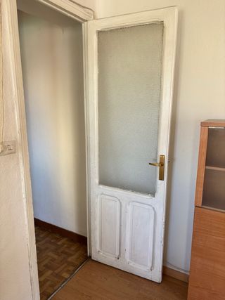 Puerta antigua madera con cristal