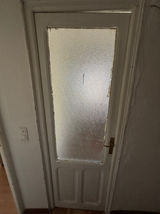 Puerta antigua madera con cristal