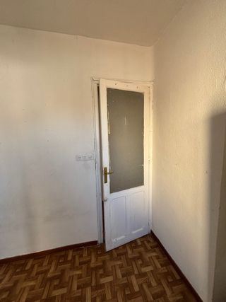 Puerta antigua madera con cristal