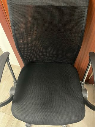 Silla ergonómica de escritorio negra