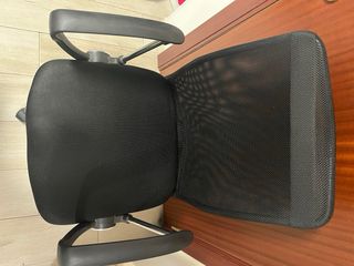 Silla ergonómica de escritorio negra