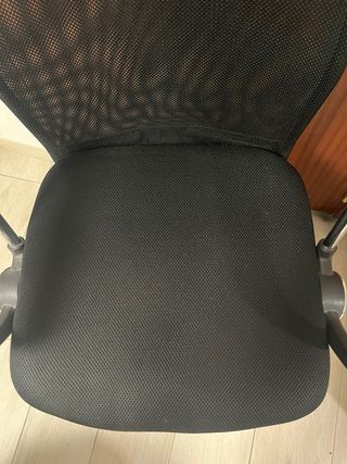 Silla ergonómica de escritorio negra