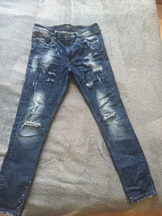 Pantalones vaqueros Supply & Demand desgastados