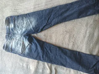 Pantalones vaqueros Supply & Demand desgastados