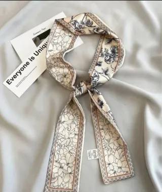 Foulard con stampa floreale