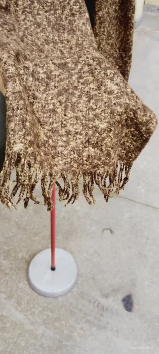 Sciarpa in lana marrone calda