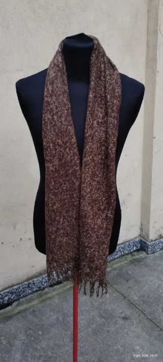 Sciarpa in lana marrone calda