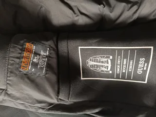 Chaqueta Guess Neopreno y Plumas Hombre Negra