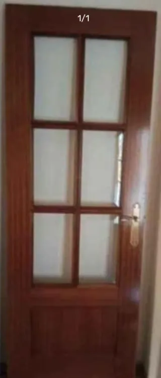 Puerta madera maciza con cristal