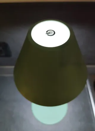 Lampada da tavolo verde in metallo