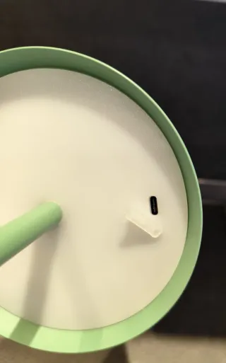 Lampada da tavolo verde in metallo