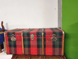 Baúl antiguo grande madera y metal