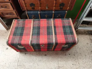 Baúl antiguo grande madera y metal