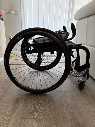 Silla de ruedas ligera y plegable (Tilite)