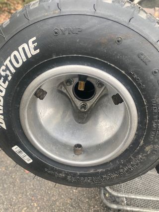 Llantas de kart con neumáticos de agua