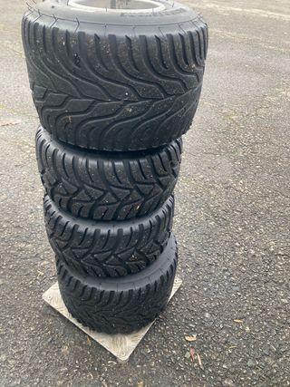 Llantas de kart con neumáticos de agua