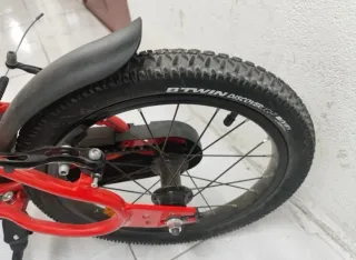 Bicicleta infantil roja