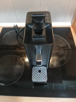 Cafetera de cápsulas negra