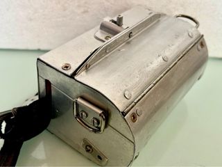 RARO DISPENSADOR METÁLICO ARTESANAL-TIPO RIÑONERA