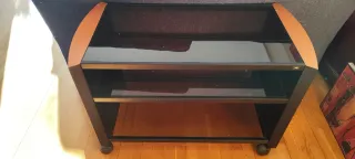 Mueble TV cristal y metal con ruedas