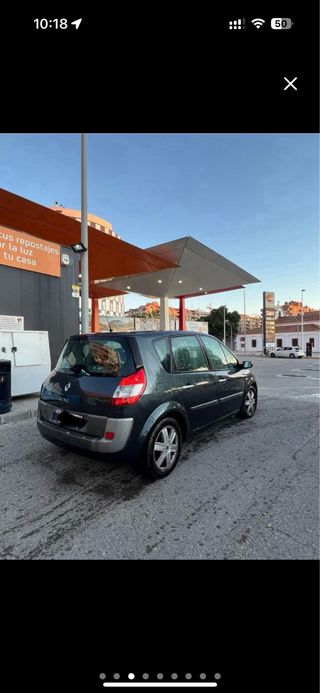 Renault Scenic averiada