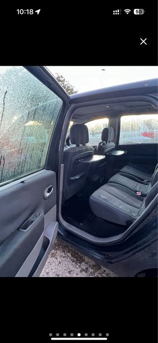 Renault Scenic averiada