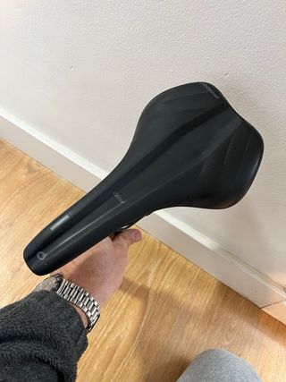 Sillín y tija carbono de gravel Orbea Terra