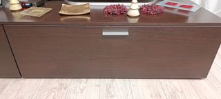 Mobili soggiorno rovere moro con ante in vetro