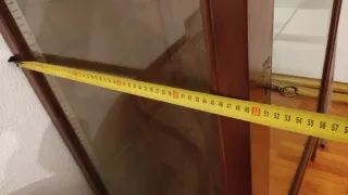 Vitrina antigua de madera y cristal