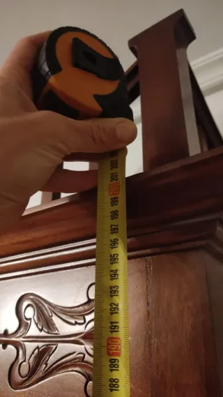 Vitrina antigua de madera y cristal