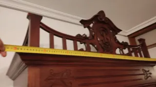 Vitrina antigua de madera y cristal