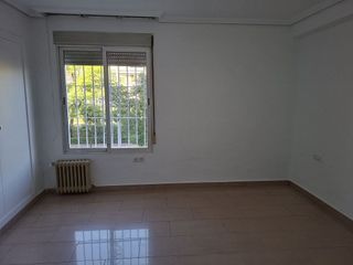 Piso en alquiler en Santa Rosa - Valdeolleros en Córdoba