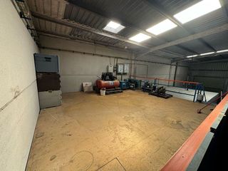 Nave industrial en venta en La Paz en Alcalá de Guadaira