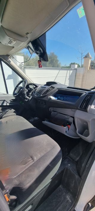 Camion Ford Transit con Plataforma Elevadora, 2019