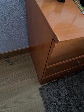 Mesita de noche de madera