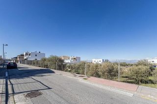 Terreno en venta en Zubia (La)