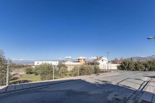 Terreno en venta en Zubia (La)