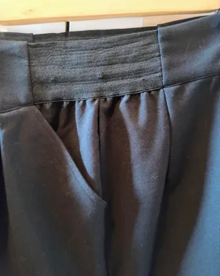 Falda negra Stradivarius