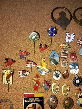 Lote de insignias antiguas