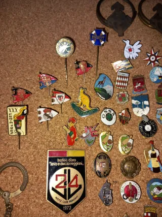 Lote de insignias antiguas